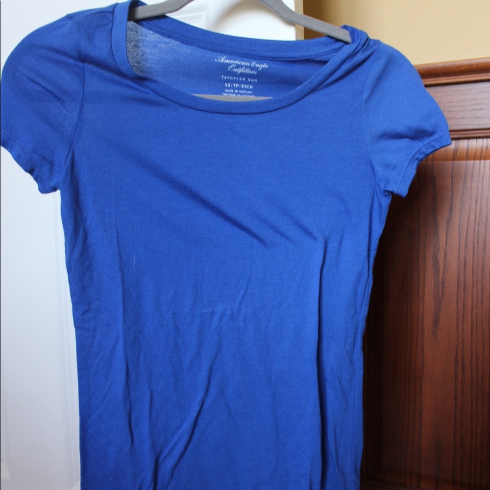 American Eagle solid T-shirt